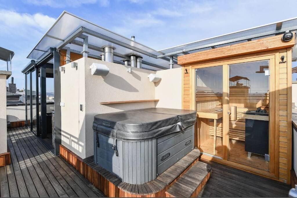 Luxury Rooftop Appartment With Fantastic Views Praga Esterno foto