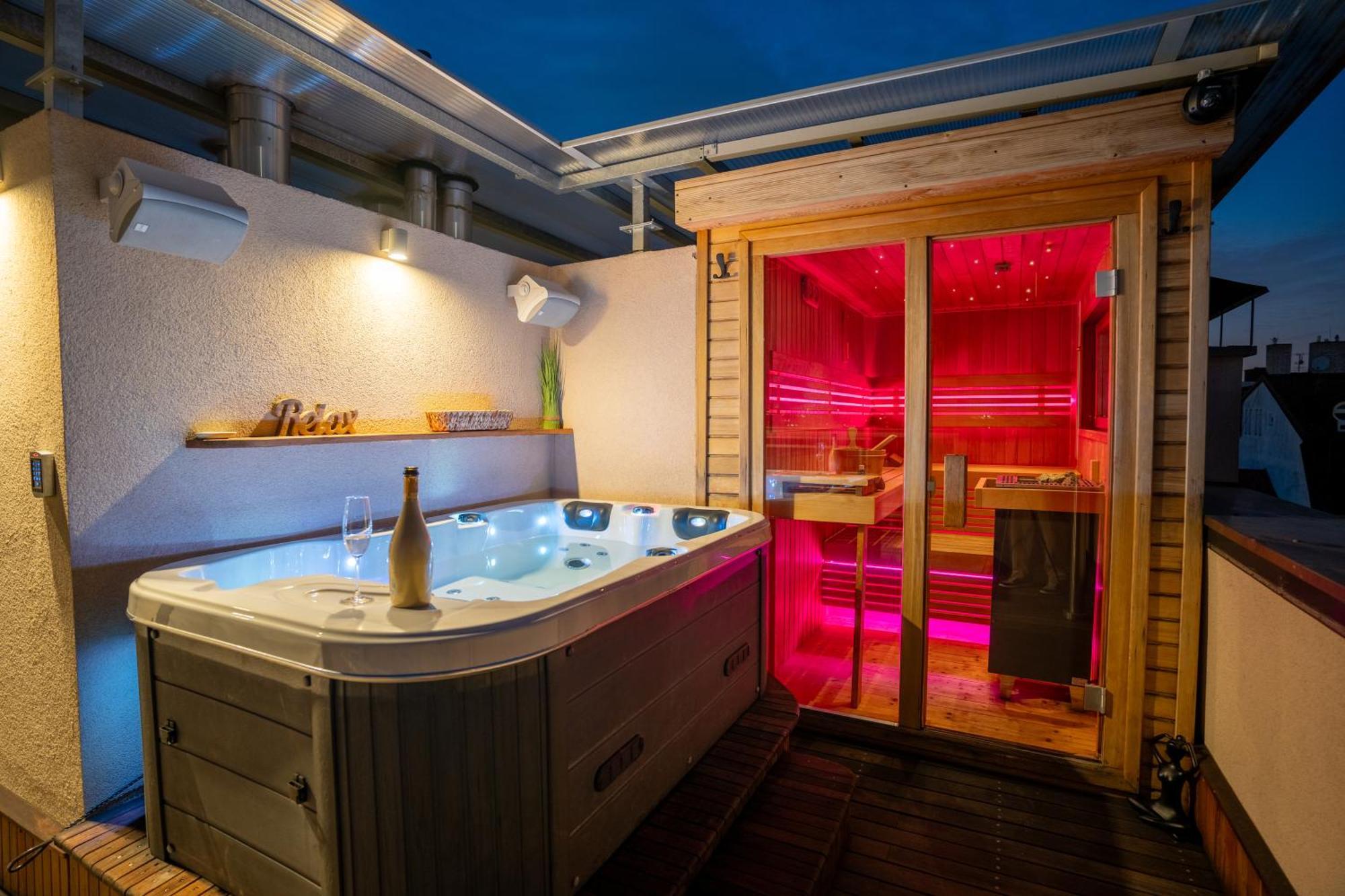 Luxury Rooftop Appartment With Fantastic Views Praga Esterno foto